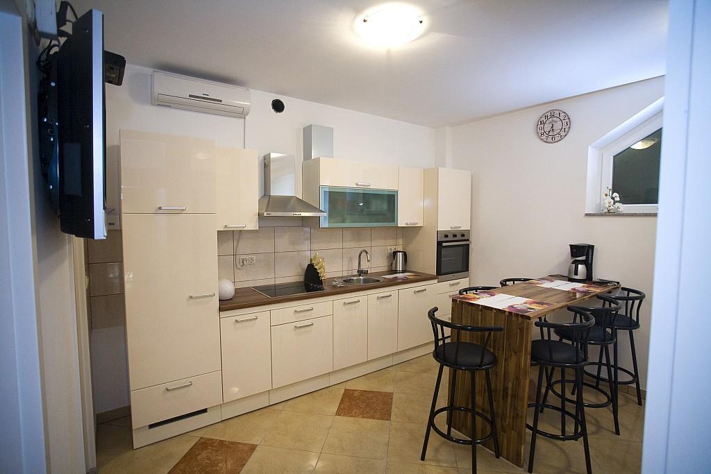 Apartments Rubic Omis Phòng bức ảnh