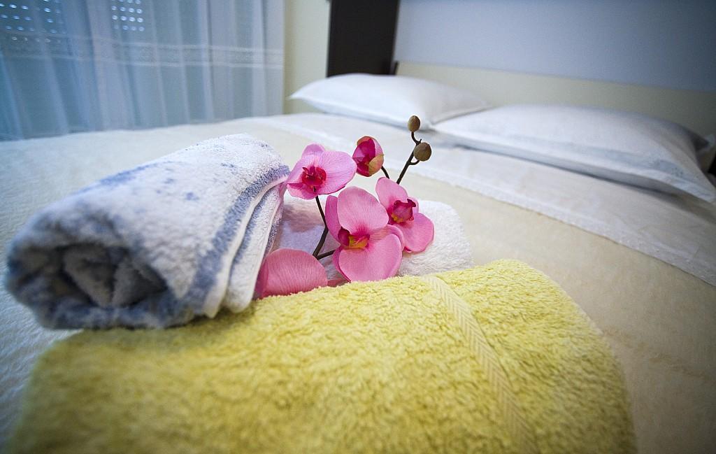 Apartments Rubic Omis Phòng bức ảnh