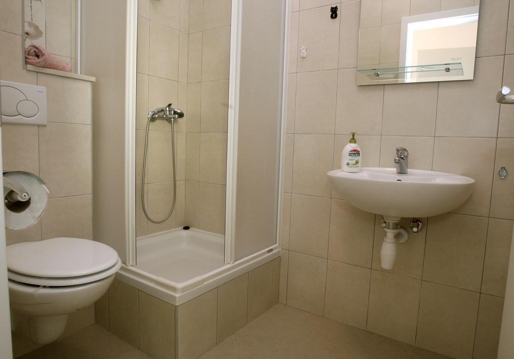 Apartments Rubic Omis Phòng bức ảnh