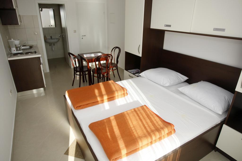 Apartments Rubic Omis Phòng bức ảnh